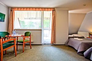 Posteľ alebo postele v izbe v ubytovaní Hotel Karolinka + 21 fotografií