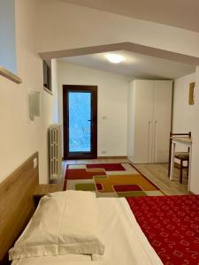 a large room with a bed and a window at Amoroso's house, affittacamere in Caramanico Terme