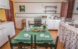 Kuchnia lub aneks kuchenny w obiekcie Gorgeous Home In La Campana, Sevilla