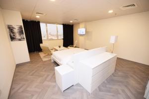 TV a/nebo společenská místnost v ubytování Riggae Tower Hotel