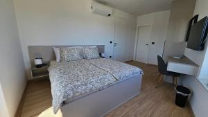 Postel nebo postele na pokoji v ubytování Richi Rooms & App