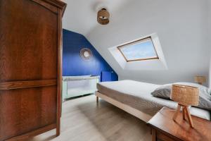 Postel nebo postele na pokoji v ubytování Sarzeau - 12 pers - Piscine couverte et Billard + 34 fotografií