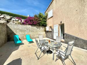 Αίθριο ή υπαίθριος χώρος στο Appartement avec piscine privée Porticcio