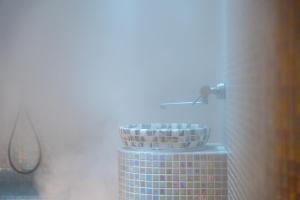 Koupelna v ubytování Lazy Bear Moderan Spa na Planini