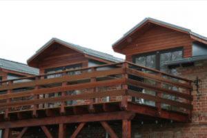 Budova, kde se farma nachází