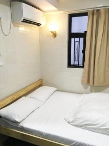 Postel nebo postele na pokoji v ubytování 旅客棧 Time Hostel