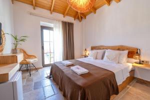 a bedroom with a large bed in a room at Hatica by Fora Alaçatı in Çeşme
