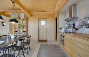 Η κουζίνα ή μικρή κουζίνα στο Holiday Home Slettevej Iv +12 φωτογραφίες
