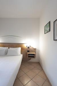 Postel nebo postele na pokoji v ubytování Hotel Tornielli 9 by LVG Hotel Collection