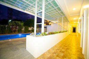 Puean Chang Resort Phuket内部或周边的泳池