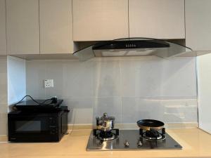 Dapur atau dapur kecil di Pullman BayView-a Luxirious Aparthotel at DangaBay