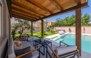 Hồ bơi trong/gần Beautiful Home In Medulin With Wifi