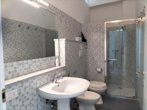 Et badeværelse på La Bouganville Beatiful Sea view + 29 billeder