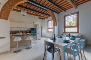a kitchen and dining room with a table and chairs at Colonica San Cresci alle porte di Firenze 6 pax free parking in Campi Bisenzio