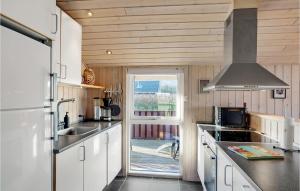 Kuchyň nebo kuchyňský kout v ubytování Nice Home In Tarm With Kitchen