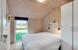 Postel nebo postele na pokoji v ubytování Nice Home In Tarm With Kitchen + 30 fotografií