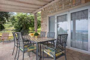 a patio with a table and chairs on a balcony at Villas Sole in Bol