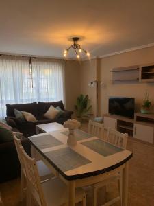 Μια τηλεόραση ή/και κέντρο ψυχαγωγίας στο Piso Ortigueira Centro