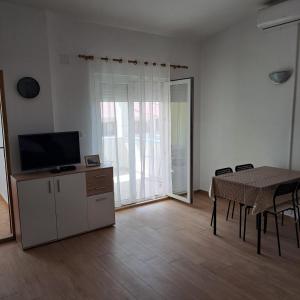 TV a/nebo společenská místnost v ubytování Apartments Cecilija