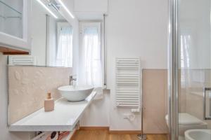 Ένα μπάνιο στο De Sanctis-Apartment