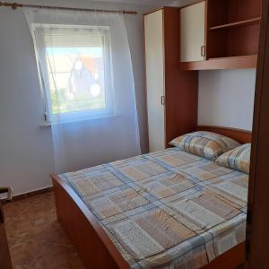 Postel nebo postele na pokoji v ubytování Apartments Cecilija