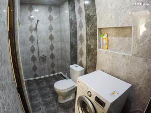 Un baño de RiverSide Guest House