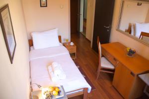 Postel nebo postele na pokoji v ubytování Hotel Srbija-FREE PARKING