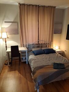 Łóżko lub łóżka w pokoju w obiekcie Comfortable Apartment close to Spodek