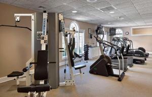 Posilňovňa alebo fitness centrum v ubytovaní Sea Trail Golf Resort & Convention Center