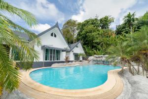 een zwembad voor een huis bij Villa Olympus Ocean Vista Kata Beach in Kata Beach