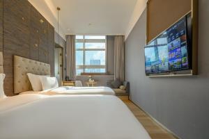 Postel nebo postele na pokoji v ubytování Lux Cabins Hotel Shenzhen