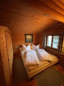 Postel nebo postele na pokoji v ubytování Tiroler Blockhaus