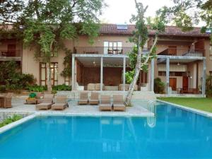 Πισίνα στο ή κοντά στο Roman Lake Ayurveda Boutique Resort