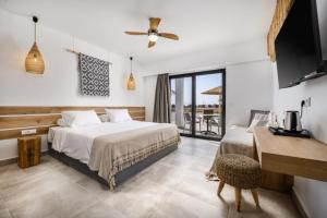 Cama ou camas em um quarto em Summer Village of Hippokrates - Adults only