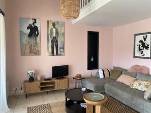 TV a/nebo společenská místnost v ubytování Maison mitoyenne au pied de la dune