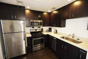 Η κουζίνα ή μικρή κουζίνα στο Downtown Cosmopolitan Residences +24 φωτογραφίες