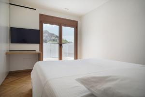 Postel nebo postele na pokoji v ubytování Plaka House - Boutique Apartments