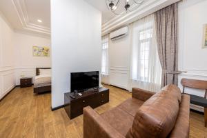 TV a/nebo společenská místnost v ubytování Boutique Living Hotel
