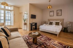 Ένα ή περισσότερα κρεβάτια σε δωμάτιο στο L'Impérium Suite - Les Halles - Narbonne +8 φωτογραφίες