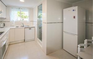 Kuchyň nebo kuchyňský kout v ubytování Awesome Apartment In El Campello