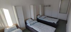 a room with three bunk beds and a mirror at Jagiellońska 20 in Kielce