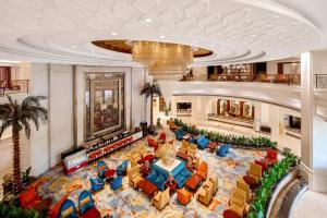 a large lobby with a lot of tables and chairs at Longqi Jianguo Hotel Kunshan in Suzhou