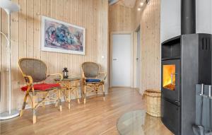 Posezení v ubytování Holiday Home Klokkegrund Ebeltoft Vi
