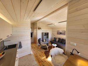 Χώρος καθιστικού στο 109-Tiny House mit Blick ins Grüne +16 φωτογραφίες