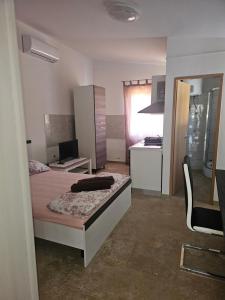 a small bedroom with a bed and a kitchen at Villa Marko 3 Bedrooms apartment in Pula
