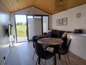 a living room with a table and a couch at Cichy Brzeg Mazurski in Popowo Salęckie