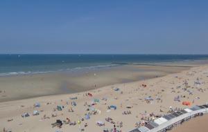 a group of people on a beach with the ocean at Residentie Zon & Zee Ref 20 in Ostend