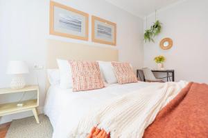 Łóżko lub łóżka w pokoju w obiekcie San Sebastian City Center⎮3 Bedrooms⎮Free WIFI