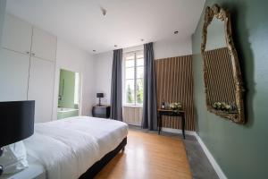 Postel nebo postele na pokoji v ubytování Hôtel Château Schengen