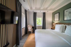 Postel nebo postele na pokoji v ubytování Hôtel Château Schengen + 37 fotografií
